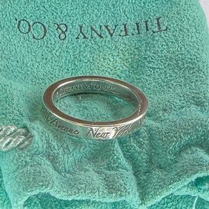 Tiffany & Co. Notes 727 Fifth Avenue New York Narrow Ring 5.5